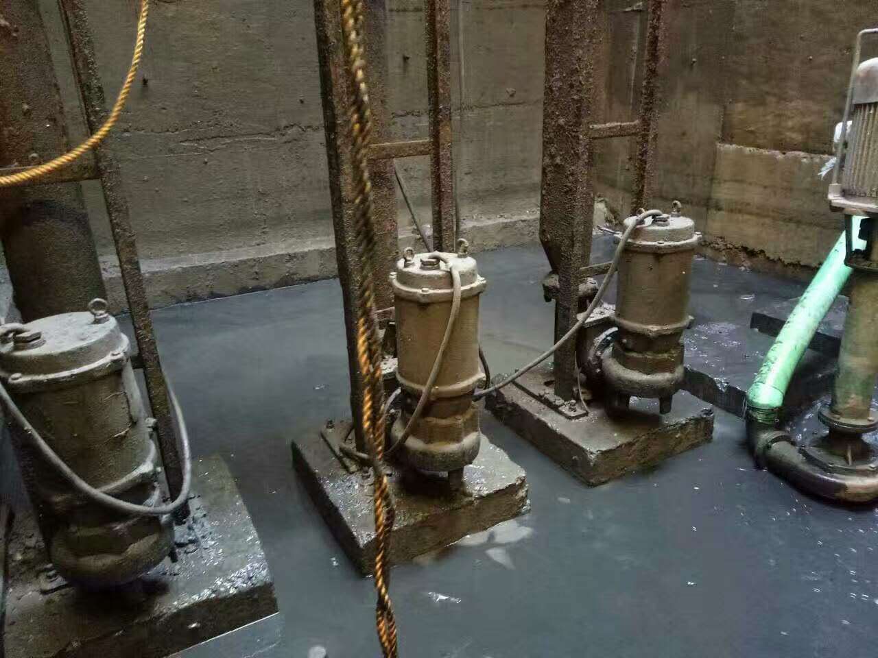 休宁污水池清理