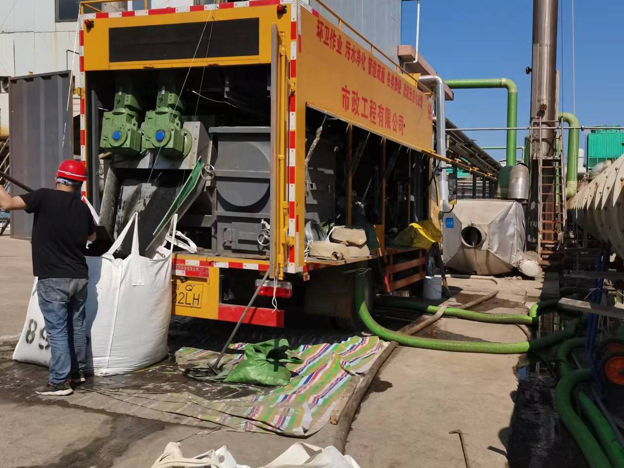 休宁淤泥压干处理