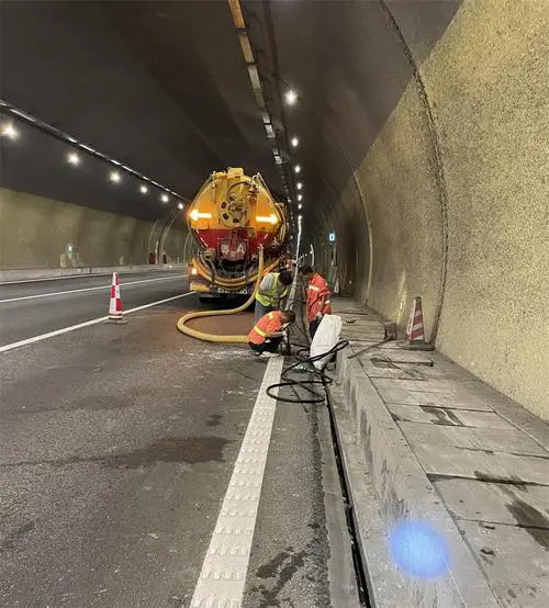 休宁隧道排水渠清淤